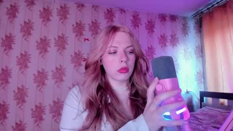 Snapshot of cutie_bambi_ chatting on June 8, 12:05 pm Bambi online show from June 8, 12:05 pm