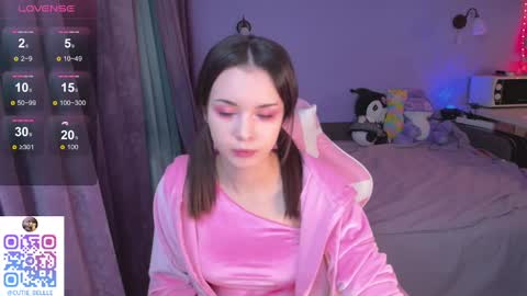 Snapshot of cutie_bellle chatting on February 2, 11:32 pm belle online show from February 2, 11:32 pm
