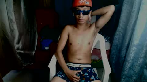 Snapshot of cutie_mico chatting on July 25, 7:17 am cutie_mico online show from July 25, 7:17 am