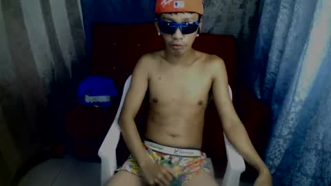 Snapshot of cutie_mico chatting on August 1, 12:26 pm cutie_mico online show from August 1, 12:26 pm