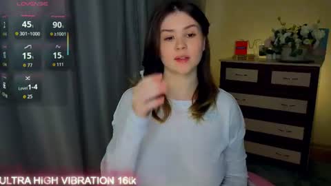 Snapshot of cutie_mili chatting on June 23, 10:57 am mili online show from June 23, 10:57 am