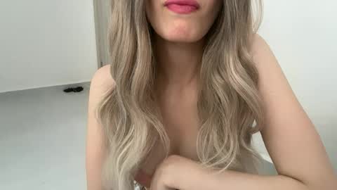Snapshot of cutie_n111 chatting on April 22, 1:56 pm Call me cutie online show from April 22, 1:56 pm
