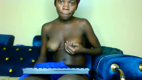 Snapshot of cutie_plush chatting on March 26, 1:28 pm cutieplush online show from March 26, 1:28 pm