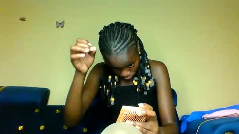Snapshot of cutie_plush chatting on April 8, 6:52 pm cutieplush online show from April 8, 6:52 pm