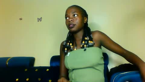 Snapshot of cutie_plush chatting on April 13, 8:25 pm cutieplush online show from April 13, 8:25 pm