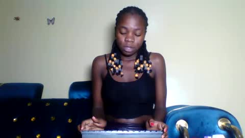 Snapshot of cutie_plush chatting on April 22, 7:48 pm cutieplush online show from April 22, 7:48 pm