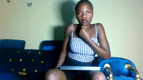 Snapshot of cutie_plush chatting on April 29, 6:14 pm cutieplush online show from April 29, 6:14 pm
