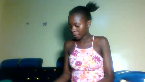 Snapshot of cutie_plush chatting on May 6, 8:25 pm cutieplush online show from May 6, 8:25 pm