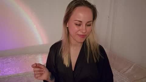 cutie_xoxo_ online show from April 10, 8:13 pm