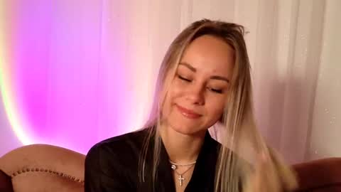 Snapshot of cutie_xoxo_ chatting on August 3, 8:13 am cutie_xoxo_ online show from August 3, 8:13 am