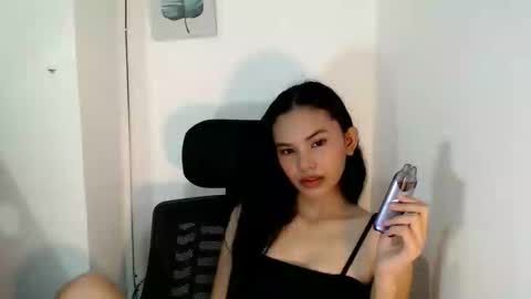 Snapshot of cutiee_lily2 chatting on April 24, 12:24 am cutiee_lily2 online show from April 24, 12:24 am