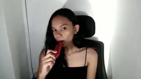 Snapshot of cutiee_lily2 chatting on May 24, 1:21 am cutiee_lily2 online show from May 24, 1:21 am