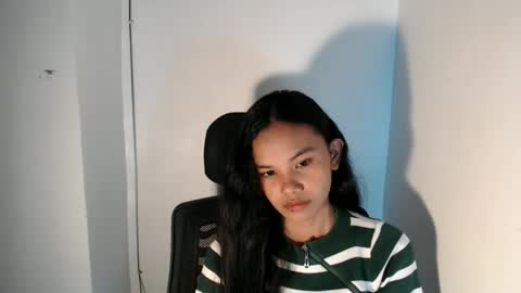 Snapshot of cutiee_lily2 chatting on June 5, 1:45 am cutiee_lily2 online show from June 5, 1:45 am