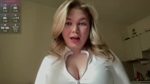 Snapshot of cutiejulie_ chatting on March 31, 2:39 pm Julie online show from March 31, 2:39 pm
