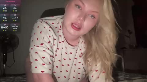 Snapshot of cutiejulie_ chatting on May 13, 7:33 pm Julie online show from May 13, 7:33 pm