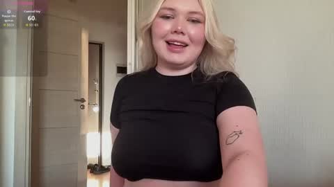 Snapshot of cutiejulie_ chatting on May 14, 5:31 pm Julie online show from May 14, 5:31 pm
