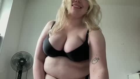 Snapshot of cutiejulie_ chatting on May 15, 4:14 pm Julie online show from May 15, 4:14 pm