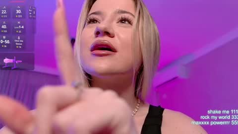 cutiepie69__ online show from May 2, 7:19 pm
