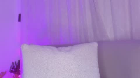 Snapshot of cutte_hanna18 chatting on April 18, 7:07 pm Hannah online show from April 18, 7:07 pm
