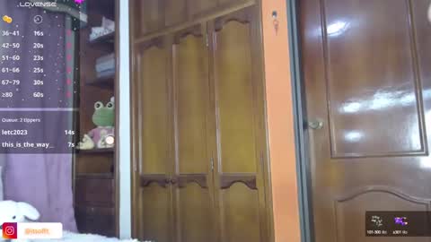 Snapshot of cuttebabe_ chatting on January 19, 11:32 pm Sophia online show from January 19, 11:32 pm