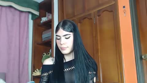 Snapshot of cuttebabe_ chatting on March 7, 11:38 pm Sophia online show from March 7, 11:38 pm