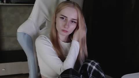 Cutti Crystal online show from March 10, 2:33 pm