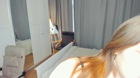 Snapshot of cuty_petite chatting on June 8, 6:14 am Anne online show from June 8, 6:14 am