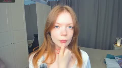 Snapshot of cuty_petite chatting on June 11, 6:00 am Anne online show from June 11, 6:00 am