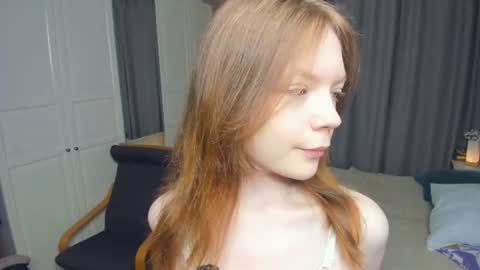 Snapshot of cuty_petite chatting on June 14, 5:42 am Anne online show from June 14, 5:42 am