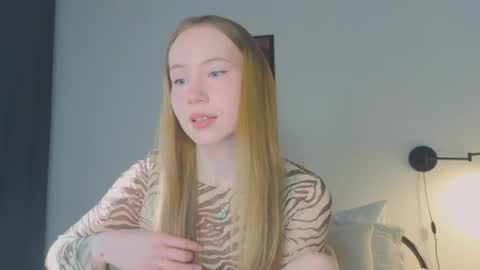 Snapshot of cuute_angell chatting on June 5, 5:07 pm Virginia See you on Sunday online show from June 5, 5:07 pm