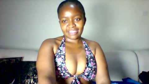 Snapshot of cuvy_babe chatting on August 8, 9:06 pm cuvy_babe online show from August 8, 9:06 pm