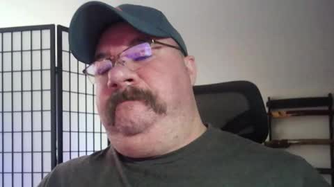 Snapshot of cwbyga chatting on December 16, 12:26 am Bubba Bull online show from December 16, 12:26 am