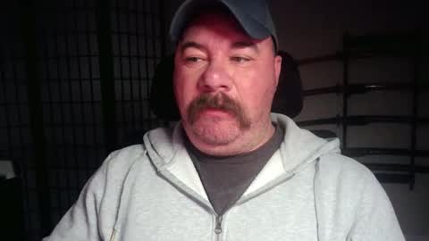Snapshot of cwbyga chatting on December 17, 6:41 am Bubba Bull online show from December 17, 6:41 am