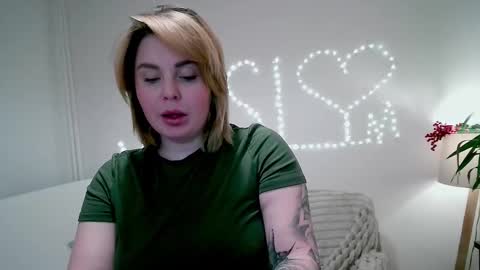 cyber_candy online show from January 18, 12:02 am