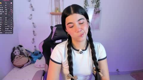 Snapshot of cyber_lizz chatting on May 14, 10:38 pm Liz online show from May 14, 10:38 pm