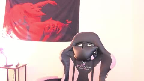 cel I am independent Help me reach 200 thumbs up uwu online show from February 19, 5:03 am