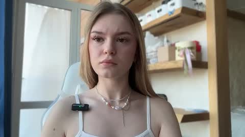 Im Emi streaming with my friend Reyna today online show from April 21, 11:05 am