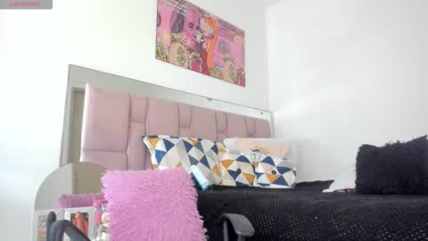 cynthiaa33 online show from March 3, 6:47 pm