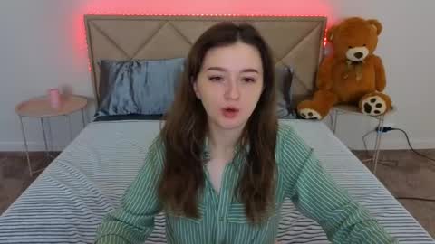 Snapshot of cyrenaluxe chatting on May 10, 5:34 am Cyrena online show from May 10, 5:34 am