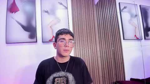 Snapshot of cyrus_wlaker chatting on November 11, 11:27 pm cyrus online show from November 11, 11:27 pm