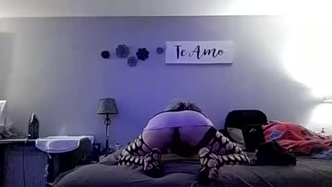 Snapshot of d1ckh3rd0wnr18 chatting on October 8, 11:19 am IMA PUT IT ON YA SHOULDER SO U CAN THINK ABOUT IT online show from October 8, 11:19 am