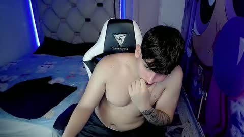 Snapshot of d_moneyy_ chatting on November 27, 1:07 am teddy online show from November 27, 1:07 am