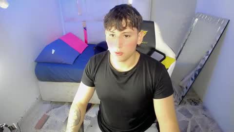 Snapshot of d_moneyy_ chatting on December 23, 3:26 am teddy online show from December 23, 3:26 am