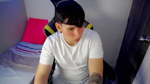 Snapshot of d_moneyy_ chatting on February 22, 3:07 am teddy online show from February 22, 3:07 am