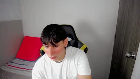 Snapshot of d_moneyy_ chatting on February 23, 3:37 am teddy online show from February 23, 3:37 am