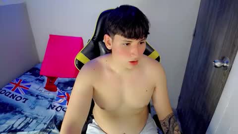 Snapshot of d_moneyy_ chatting on February 25, 3:16 am teddy online show from February 25, 3:16 am