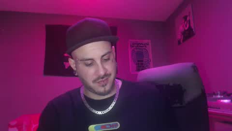 Snapshot of dabirdfree chatting on December 8, 3:45 pm Destroyer online show from December 8, 3:45 pm