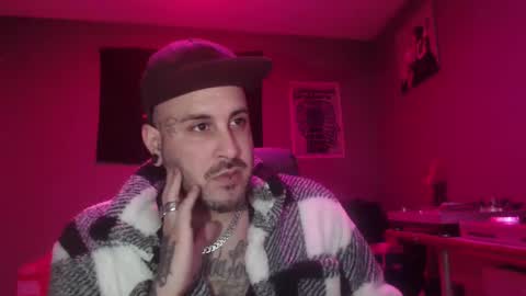 Snapshot of dabirdfree chatting on December 22, 8:25 pm Destroyer online show from December 22, 8:25 pm