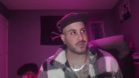 Snapshot of dabirdfree chatting on February 12, 9:43 pm Destroyer online show from February 12, 9:43 pm