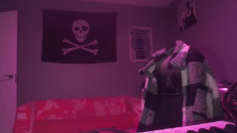 Snapshot of dabirdfree chatting on October 16, 6:31 pm Destroyer online show from October 16, 6:31 pm